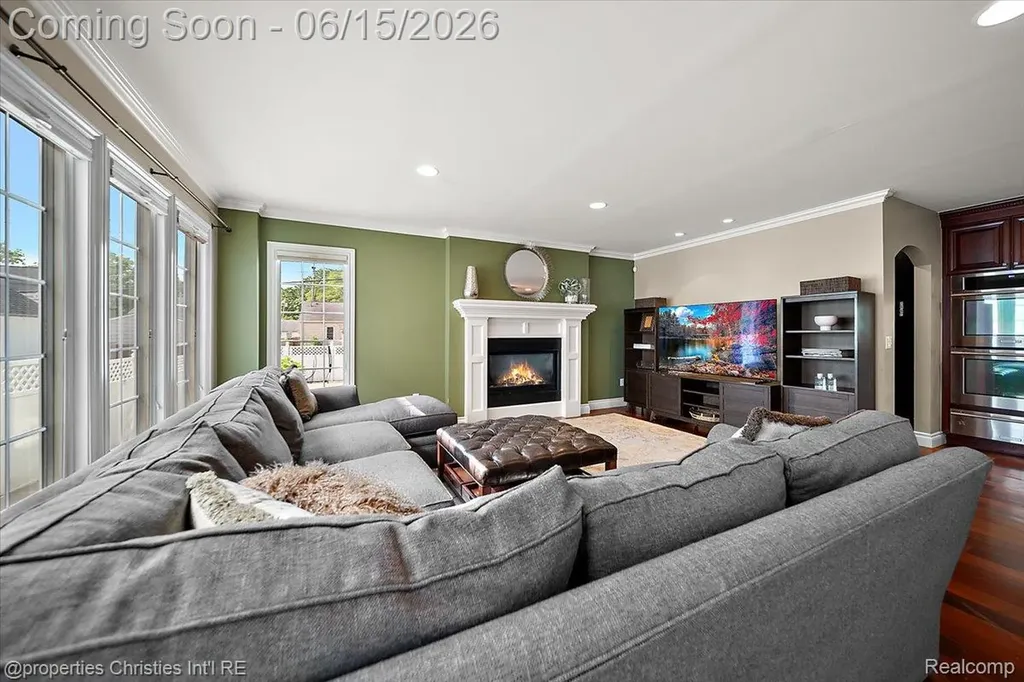 1484 Bird Avenue Birmingham City MI 48009