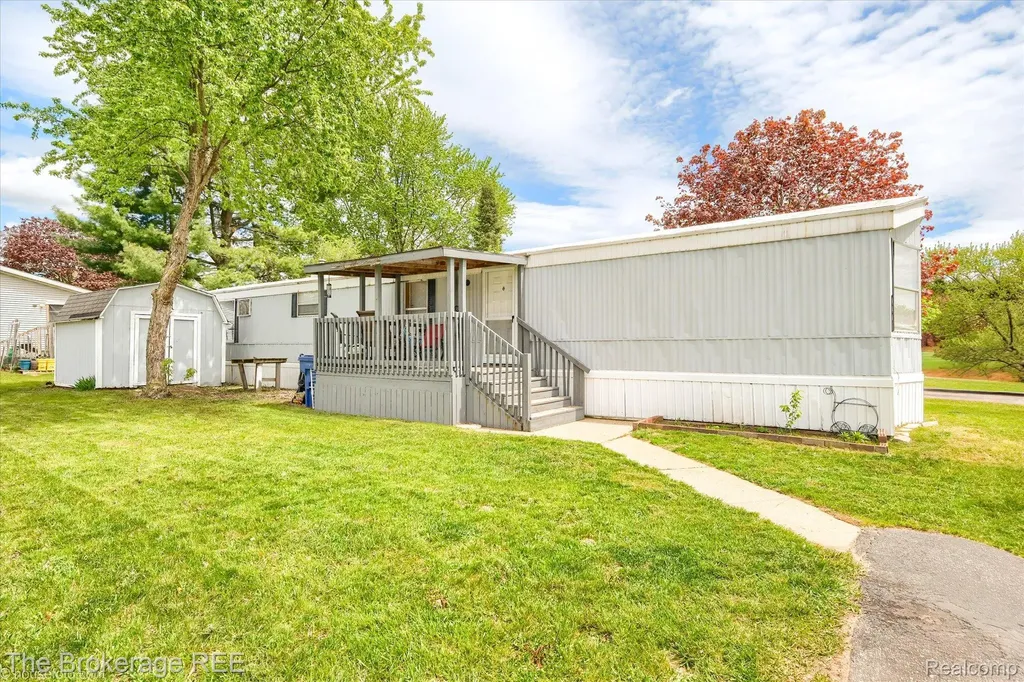 4441 Beechwood Brandon Charter Township MI 48346