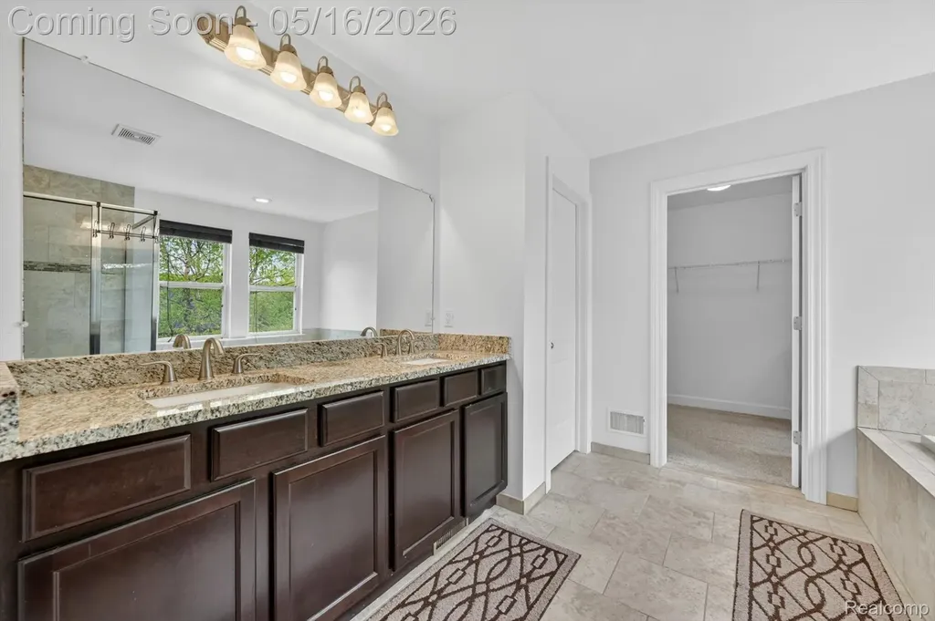 54908 N Grenelefe Circle W Lyon Charter Township MI 48178