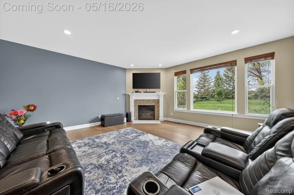 54908 N Grenelefe Circle W Lyon Charter Township MI 48178