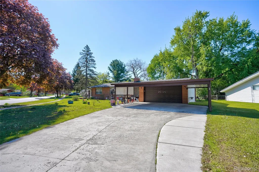 4202 Greenbrook Lane Flint City MI 48507