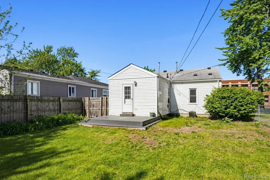 27320 Hampden Street Madison Heights City MI 48071