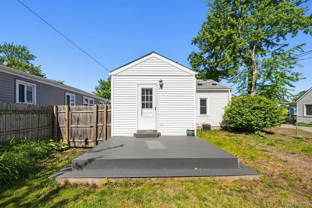 27320 Hampden Street Madison Heights City MI 48071