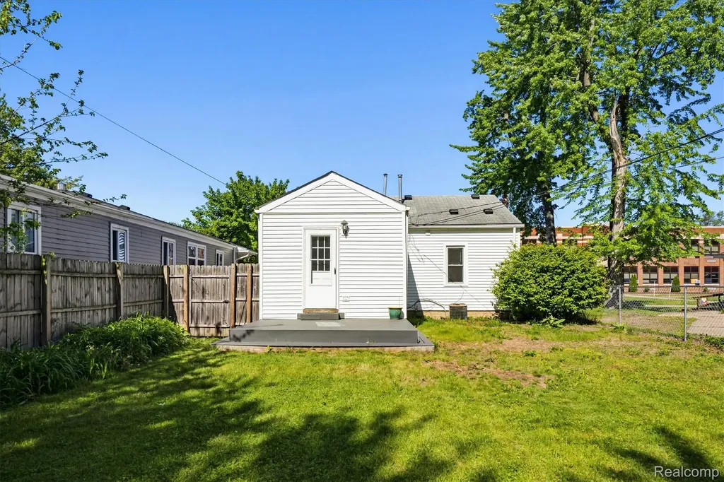 27320 Hampden Street Madison Heights City MI 48071