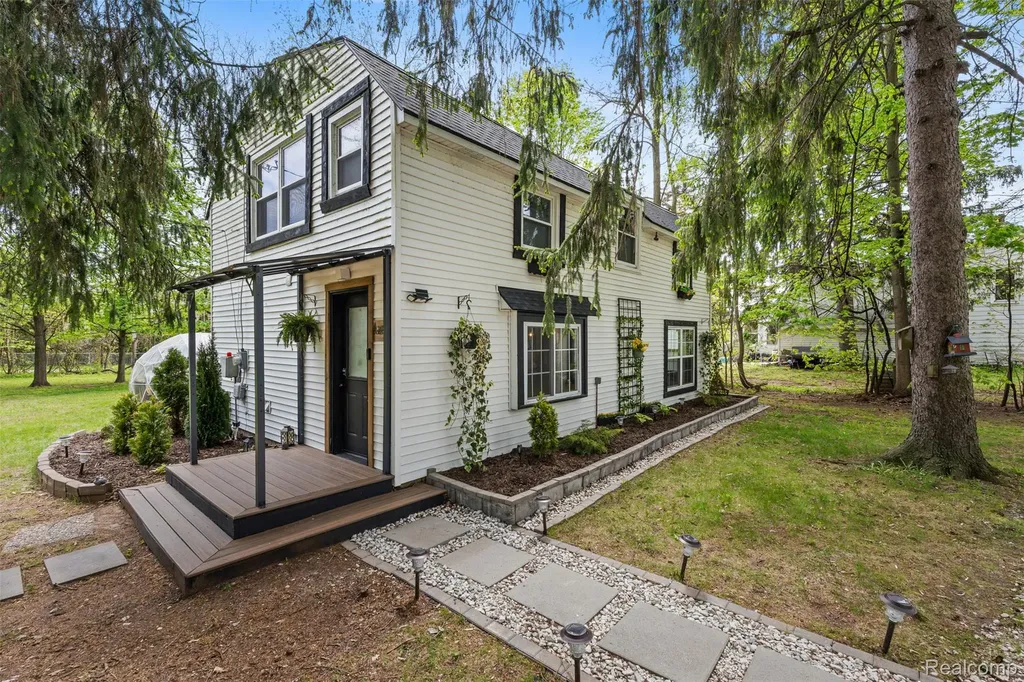 2472 Tackles Drive White Lake Charter Township MI 48386