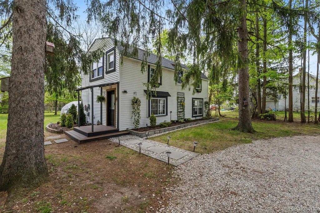 2472 Tackles Drive White Lake Charter Township MI 48386