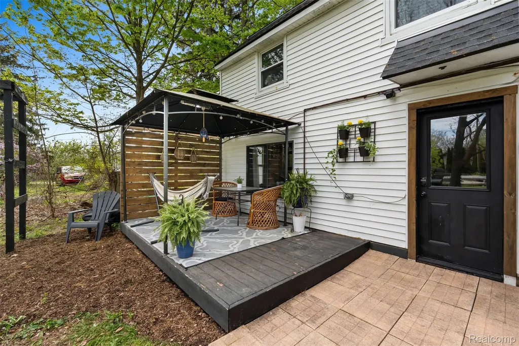 2472 Tackles Drive White Lake Charter Township MI 48386