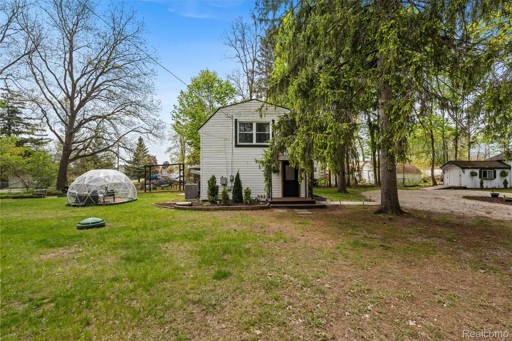 2472 Tackles Drive White Lake Charter Township MI 48386