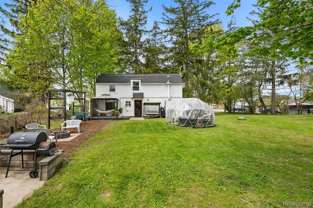 2472 Tackles Drive White Lake Charter Township MI 48386