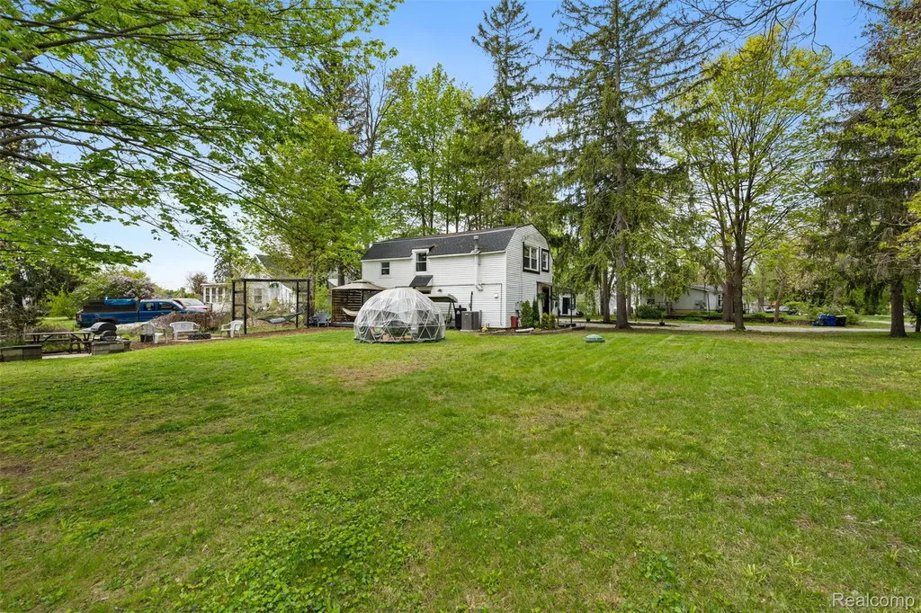 2472 Tackles Drive White Lake Charter Township MI 48386