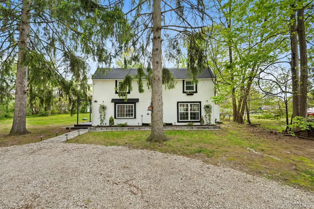 2472 Tackles Drive White Lake Charter Township MI 48386