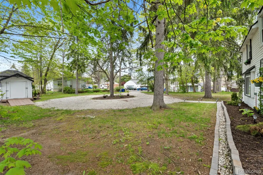 2472 Tackles Drive White Lake Charter Township MI 48386