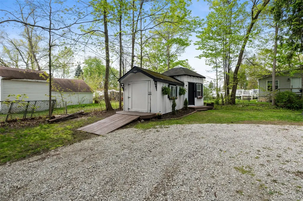 2472 Tackles Drive White Lake Charter Township MI 48386