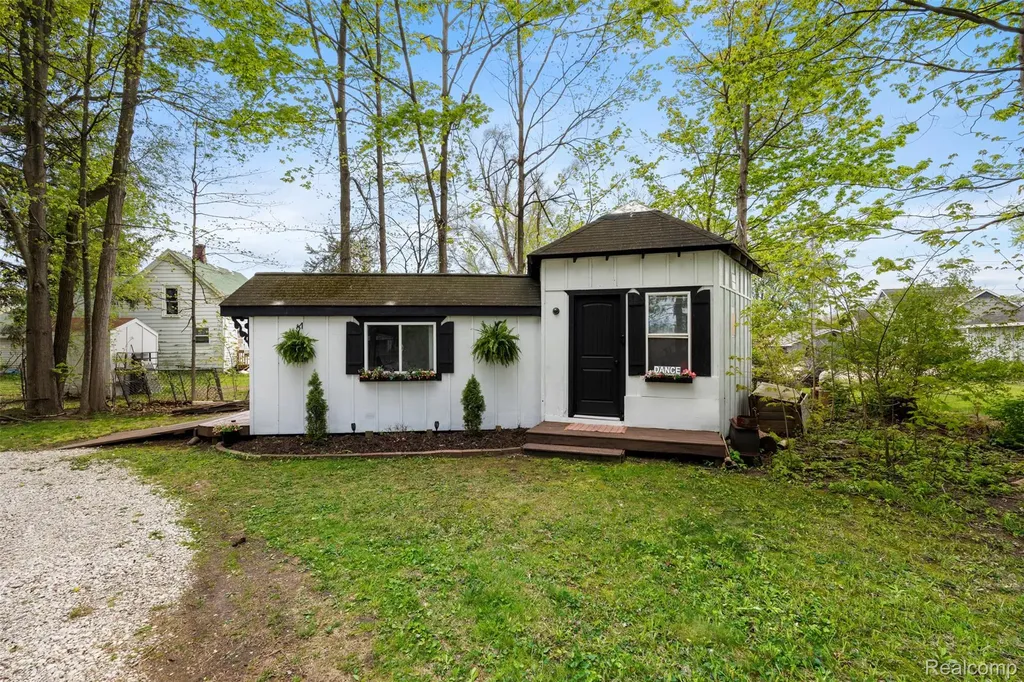 2472 Tackles Drive White Lake Charter Township MI 48386