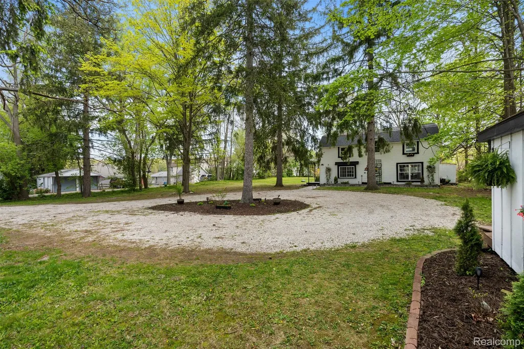 2472 Tackles Drive White Lake Charter Township MI 48386