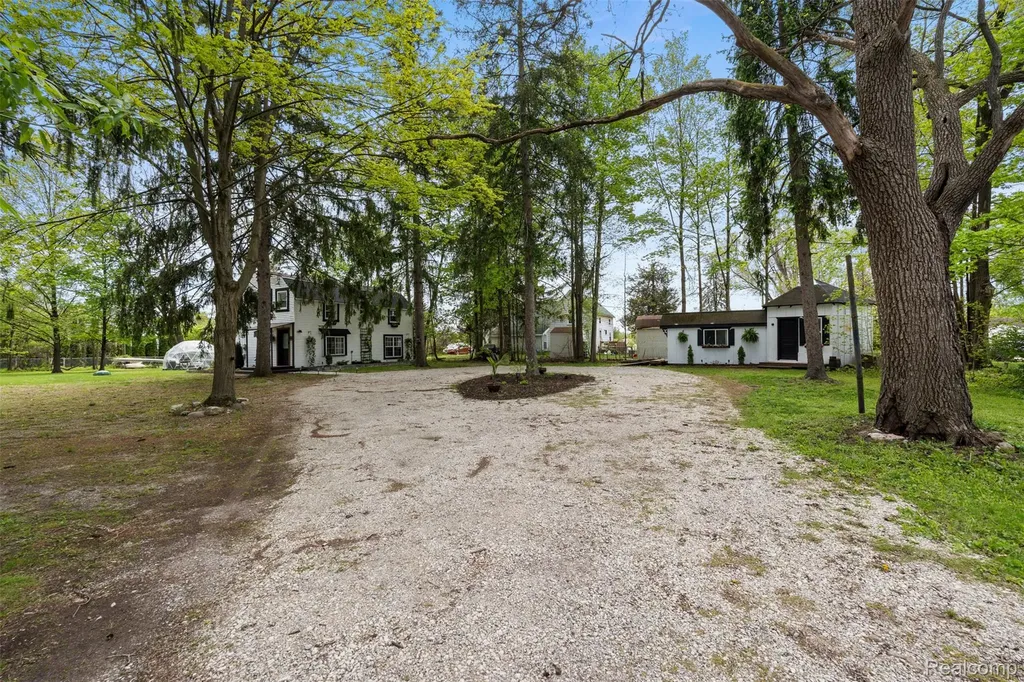2472 Tackles Drive White Lake Charter Township MI 48386