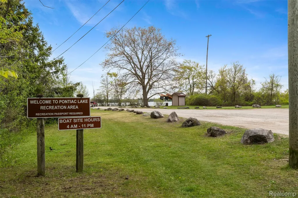 2472 Tackles Drive White Lake Charter Township MI 48386