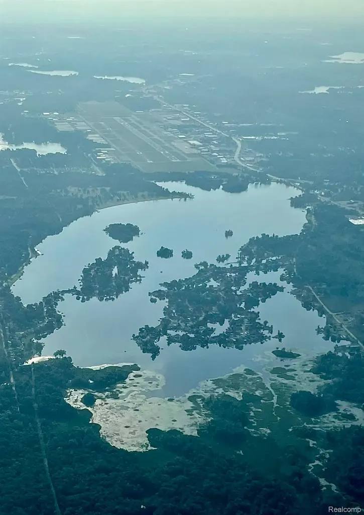 2472 Tackles Drive White Lake Charter Township MI 48386