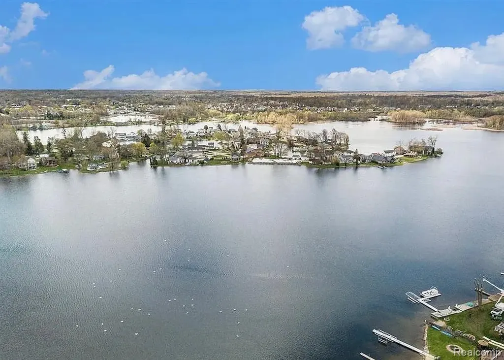 2472 Tackles Drive White Lake Charter Township MI 48386