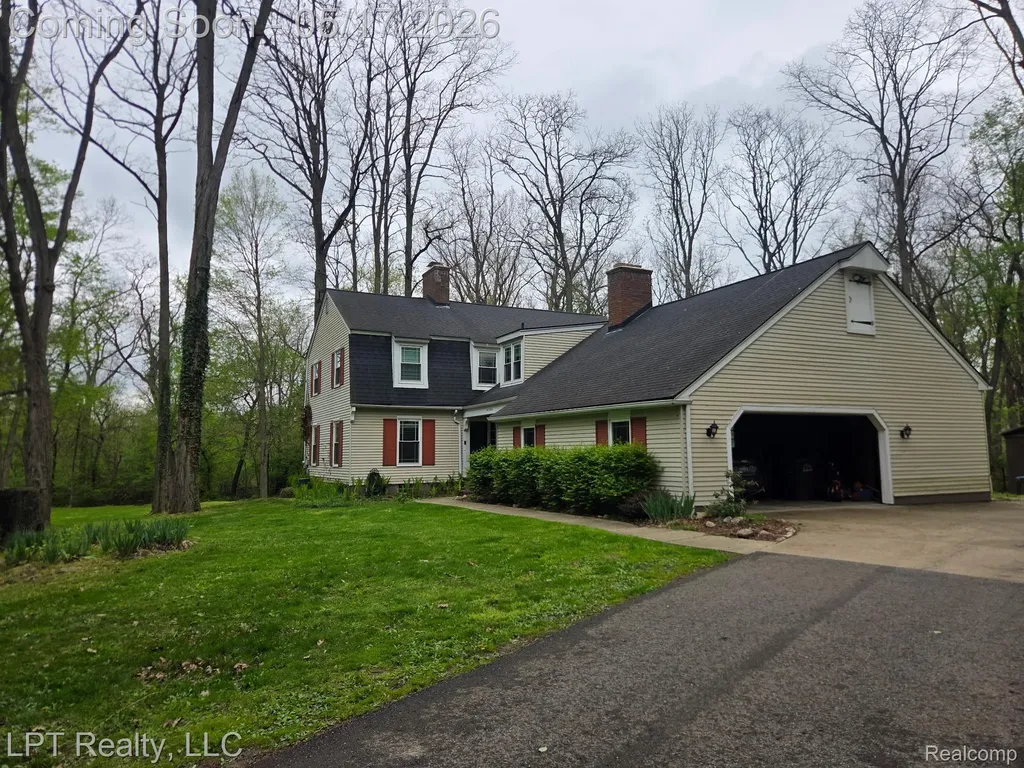 47300 Maplebrook Northville Township MI 48168