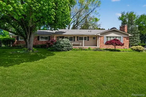 857 Helston Road Bloomfield Charter Township MI 48304