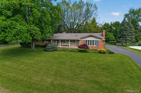 857 Helston Road Bloomfield Charter Township MI 48304
