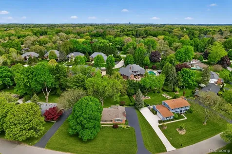 857 Helston Road Bloomfield Charter Township MI 48304