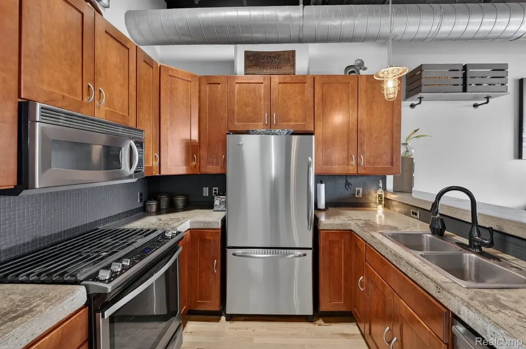 3139 Woodward Avenue Detroit City MI 48201