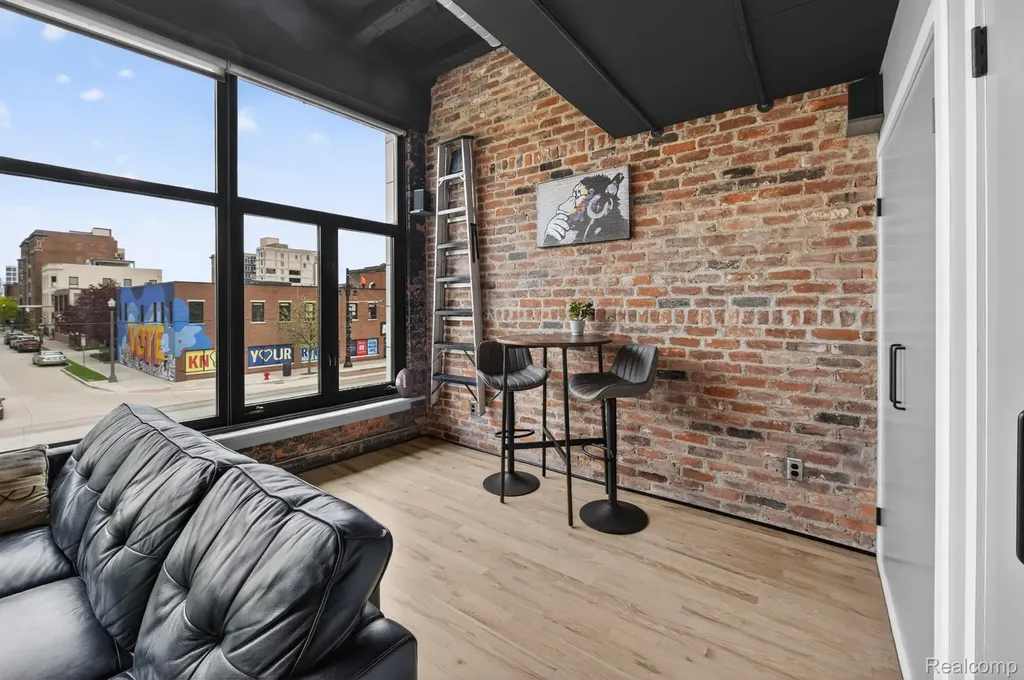 3139 Woodward Avenue Detroit City MI 48201