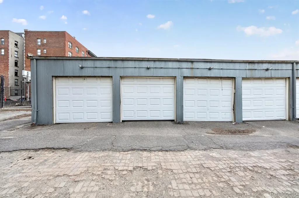 3139 Woodward Avenue Detroit City MI 48201