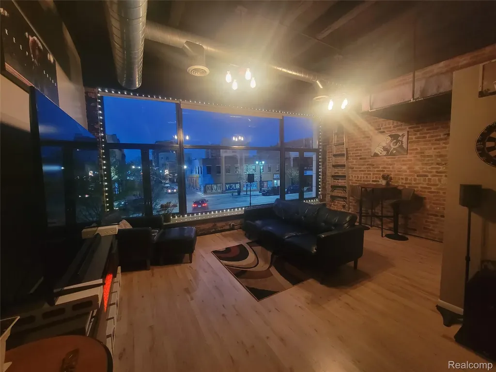 3139 Woodward Avenue Detroit City MI 48201