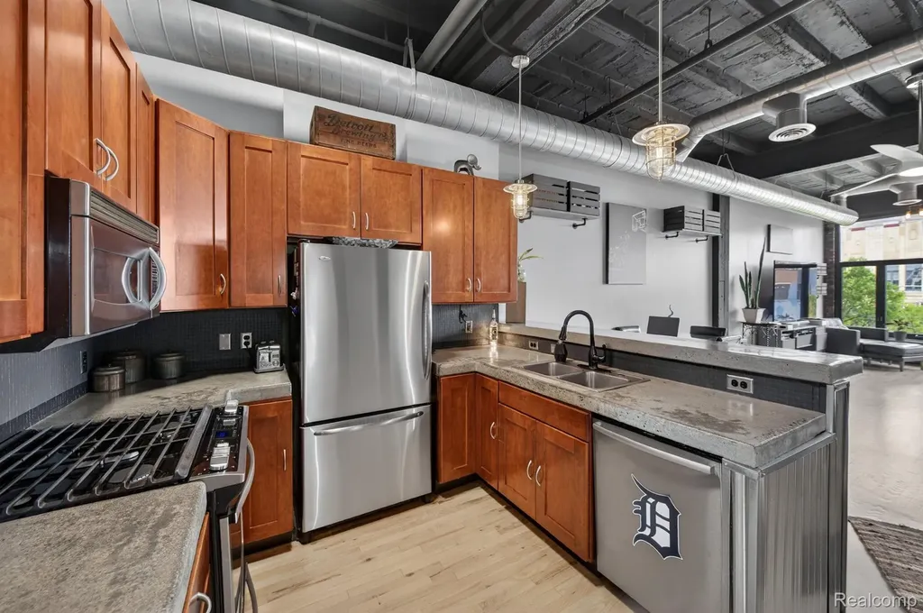 3139 Woodward Avenue Detroit City MI 48201