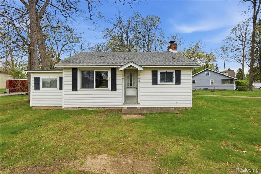 2811 Orange Grove Road Waterford Charter Township MI 48329