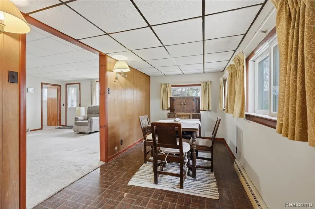2811 Orange Grove Road Waterford Charter Township MI 48329
