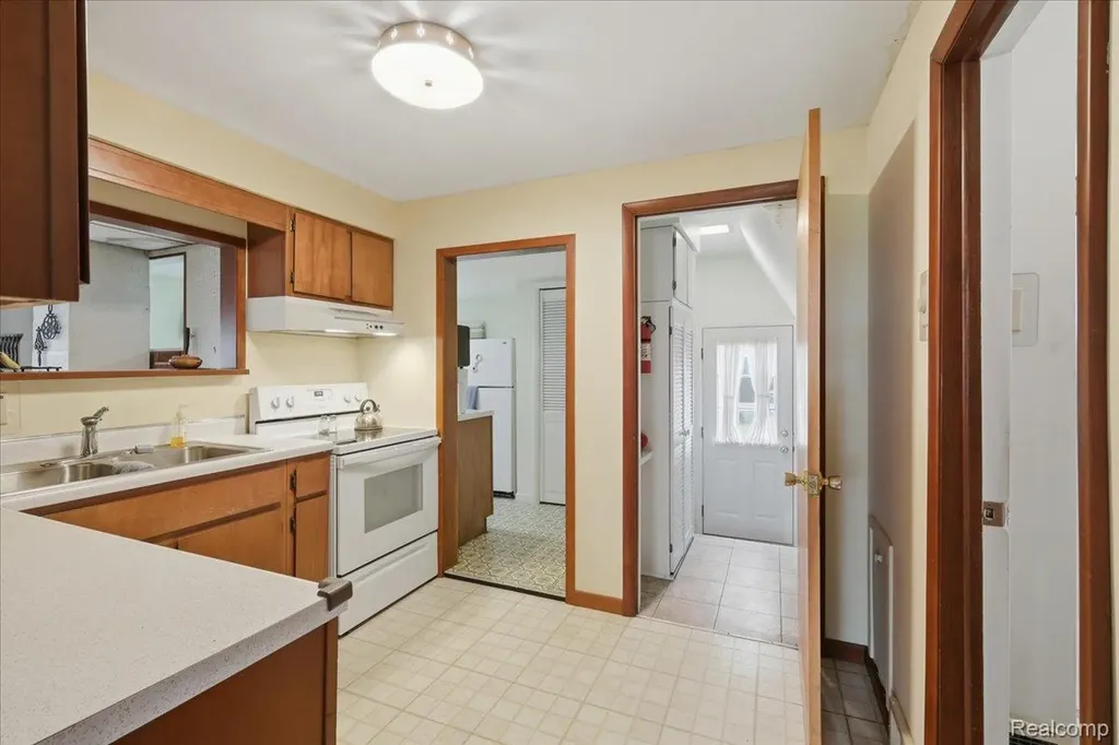 2811 Orange Grove Road Waterford Charter Township MI 48329