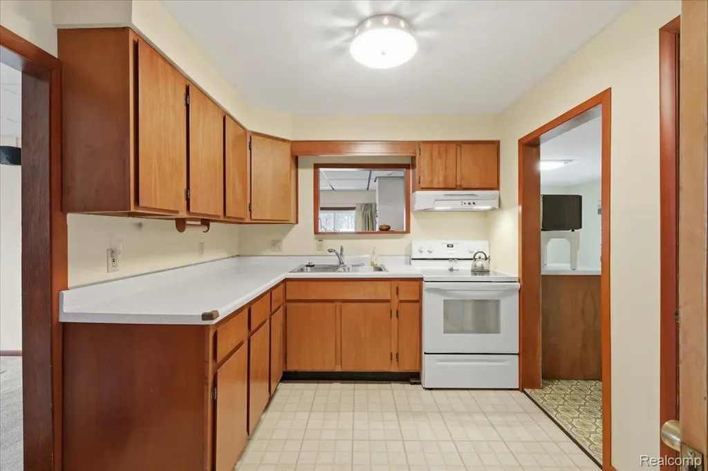 2811 Orange Grove Road Waterford Charter Township MI 48329