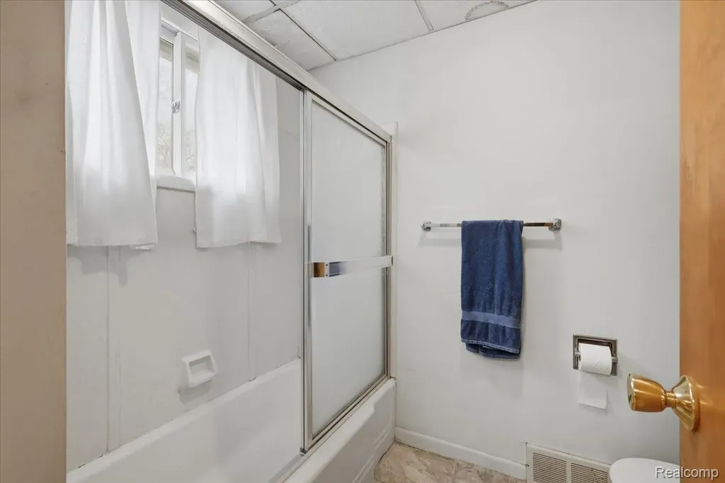 2811 Orange Grove Road Waterford Charter Township MI 48329