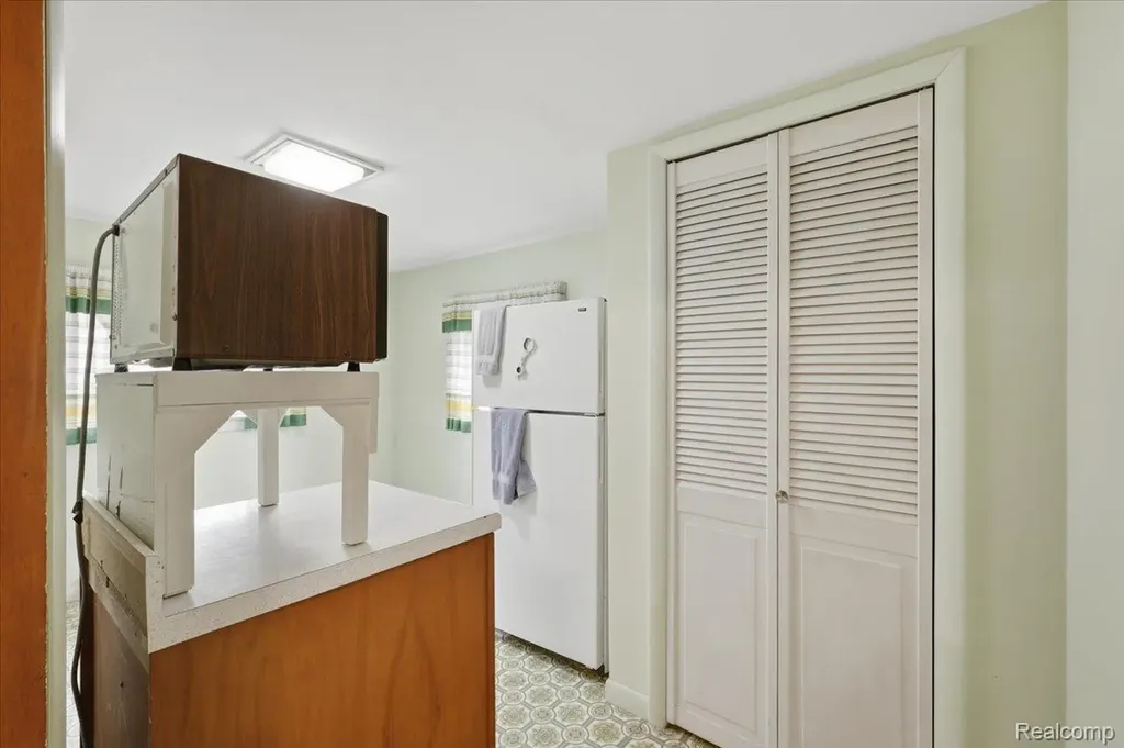 2811 Orange Grove Road Waterford Charter Township MI 48329