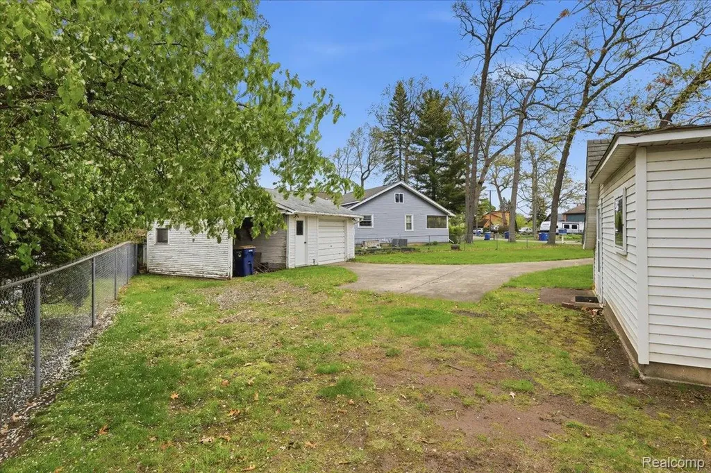 2811 Orange Grove Road Waterford Charter Township MI 48329
