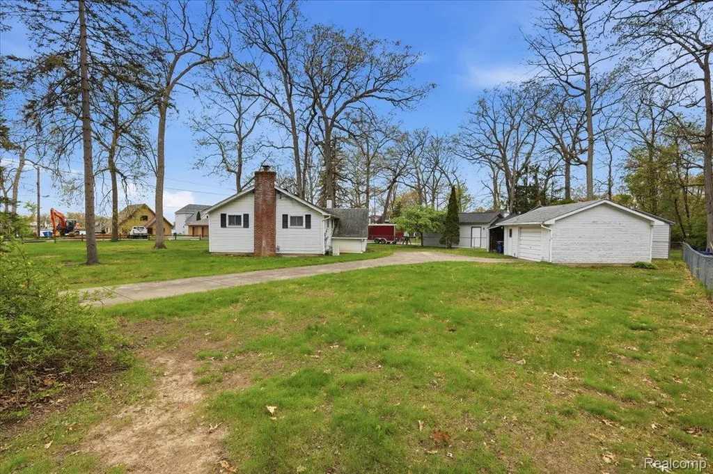 2811 Orange Grove Road Waterford Charter Township MI 48329