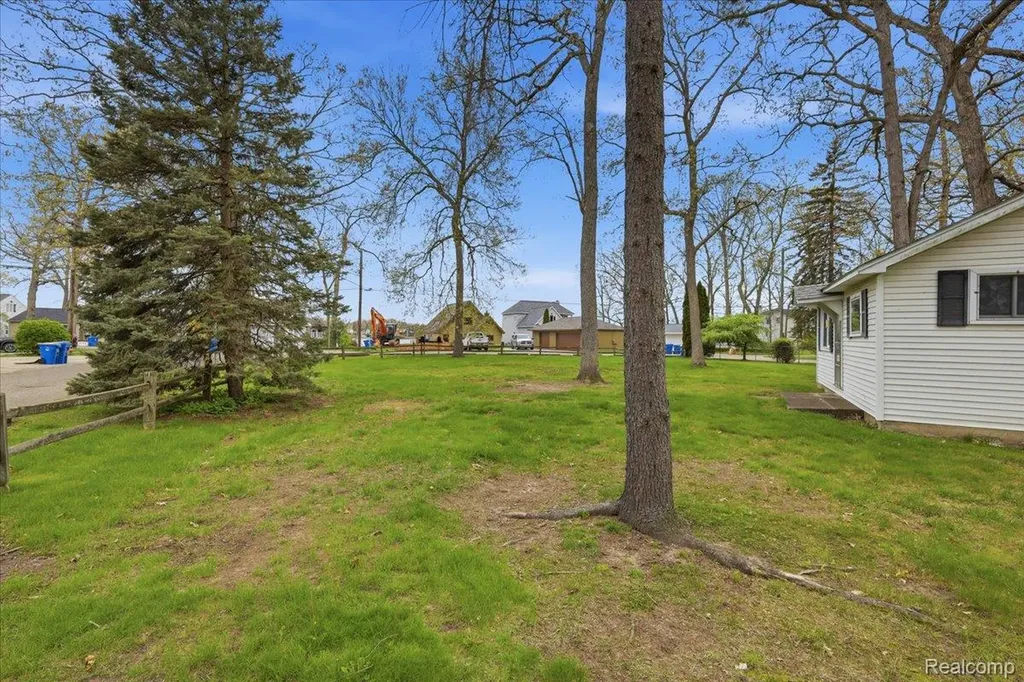 2811 Orange Grove Road Waterford Charter Township MI 48329