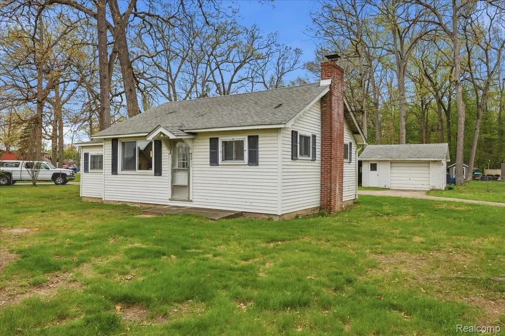 2811 Orange Grove Road Waterford Charter Township MI 48329