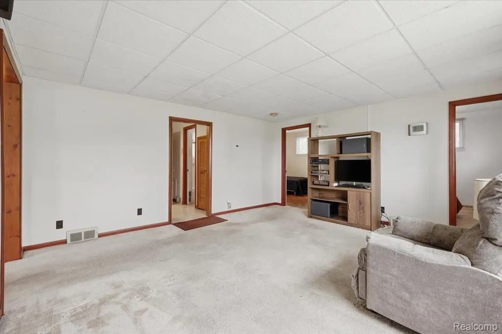 2811 Orange Grove Road Waterford Charter Township MI 48329