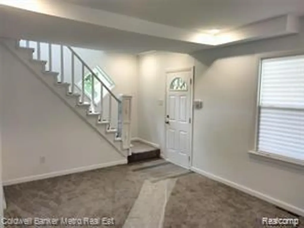48 E Columbia Avenue Pontiac City MI 48340
