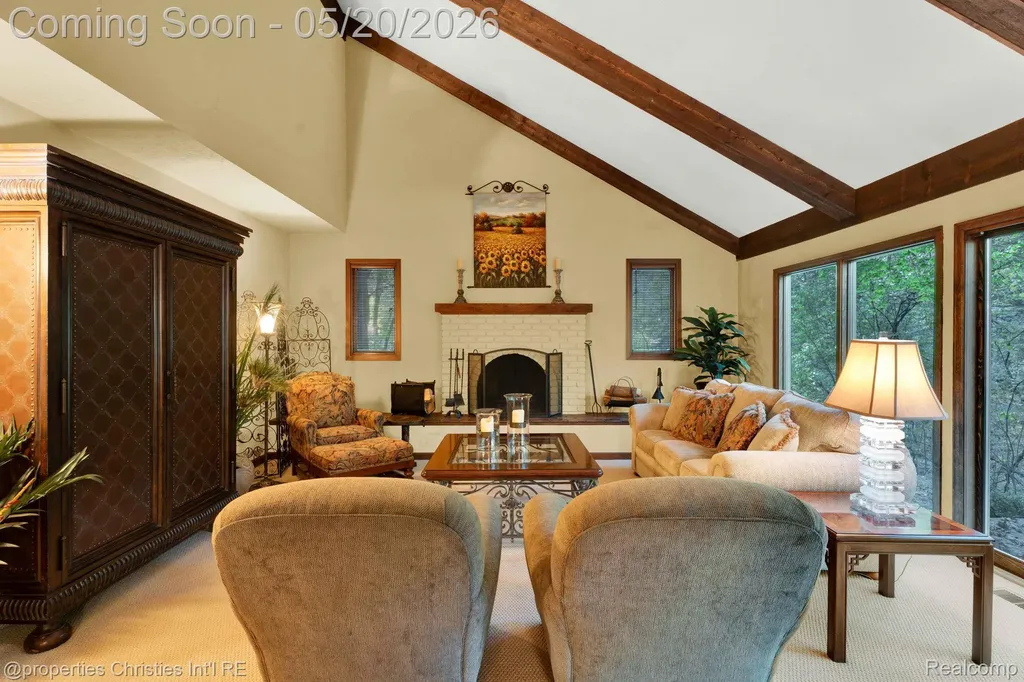 1100 Bretton Lane Bloomfield Charter Township MI 48304