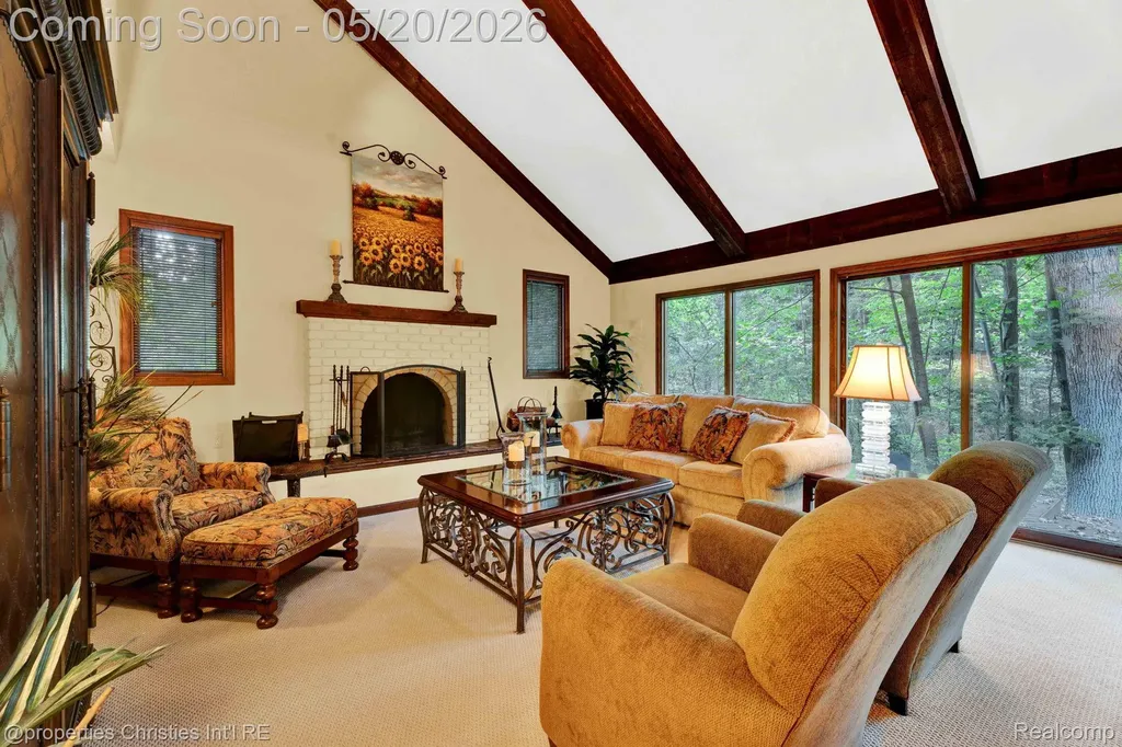 1100 Bretton Lane Bloomfield Charter Township MI 48304
