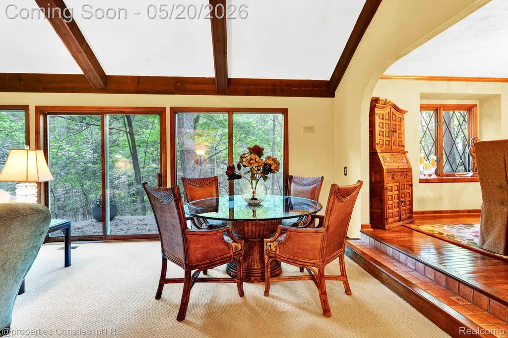 1100 Bretton Lane Bloomfield Charter Township MI 48304