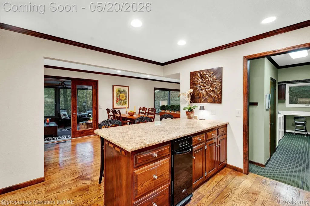 1100 Bretton Lane Bloomfield Charter Township MI 48304