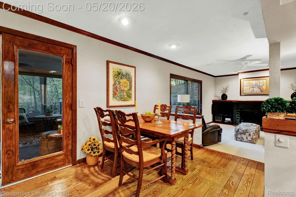 1100 Bretton Lane Bloomfield Charter Township MI 48304