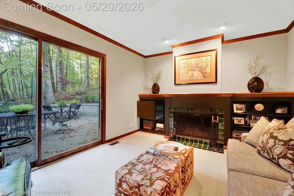 1100 Bretton Lane Bloomfield Charter Township MI 48304